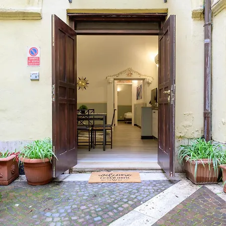 Via Di Torre Argentina *